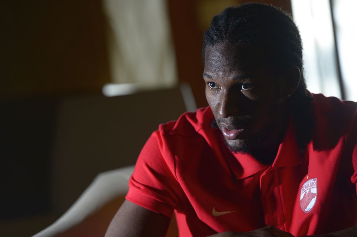 Francezul trecut pe la Dinamo a rămas îndrăgostit pe viață de București: „Îmi amintește mult de Paris, iar mâncarea era uimitoare!” » Interviu după 10 ani cu jucătorul dat dispărut de club