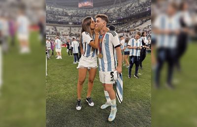 „Părăsește-o!” » Petiție bizară pornită în mediul online. Fanii îi cer unui campion mondial cu Argentina să se despartă de iubita lui