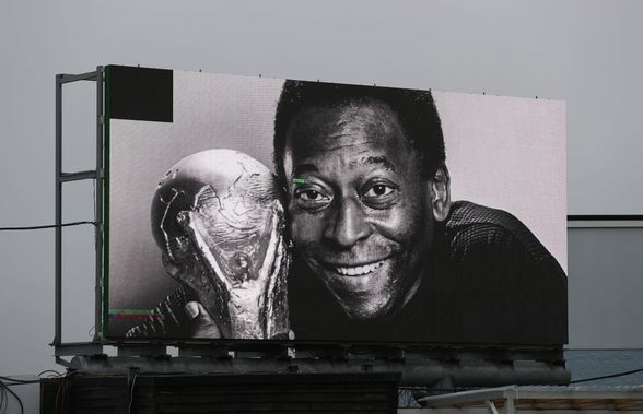 Sicriul cu trupul lui Pele a fost adus la stadionul lui Santos » Fanii vin în număr mare pentru un ultim omagiu
