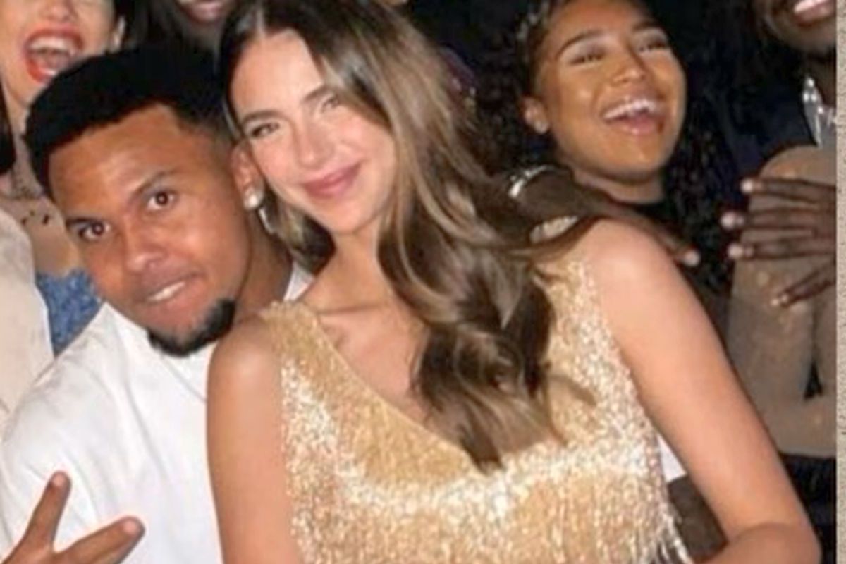 Fotbalist al lui Juventus, surprins, de Revelion, alături de un model german