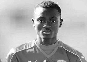 La doar 20 de ani, a murit în timp ce juca fotbal cu prietenii