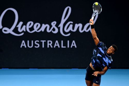 Giovanni Mpetshi Perricard servind la Brisbane Foto: Guliver/GettyImages