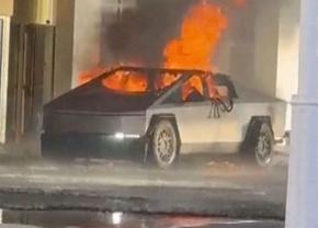 Tsitsipas îl ironizează pe Elon Musk, după ce un Cybertruk Tesla a explodat lângă hotelul lui Trump: „N-a glumit!”