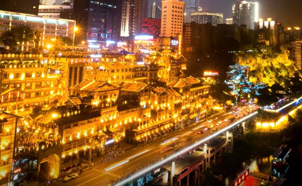 Din altă lume! Megaorașul din China despre care nu vorbește nimeni, dar e la nivel de Shanghai și Beijing » Stadionul se încadrează în peisajul futurist