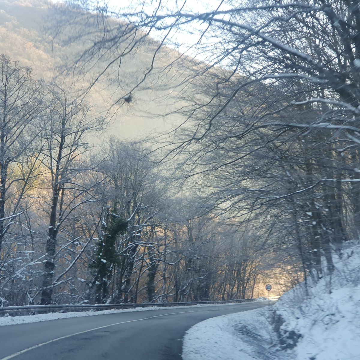 Zăpadă în Bulgaria, senin în Turcia