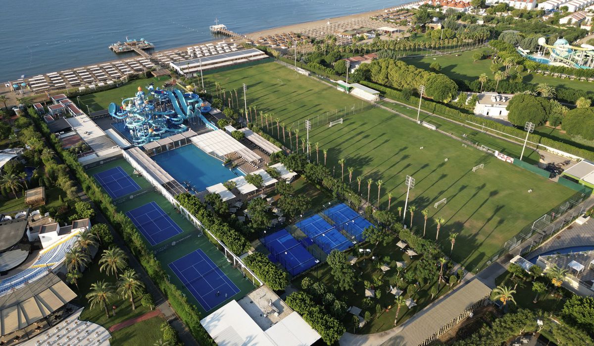 Granzii din Superligă, despărțiți de 20 km » FCSB e într-un complex de top, Dinamo și Rapid pe malul apei, iar Craiova e pe urmele lui Obama și Putin