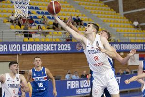 Înaintea duelului direct, adversara lui U-BT Cluj-Napoca a transferat un „uriaș” de 2,22 metri, văzut drept o mare speranță a baschetului din Serbia