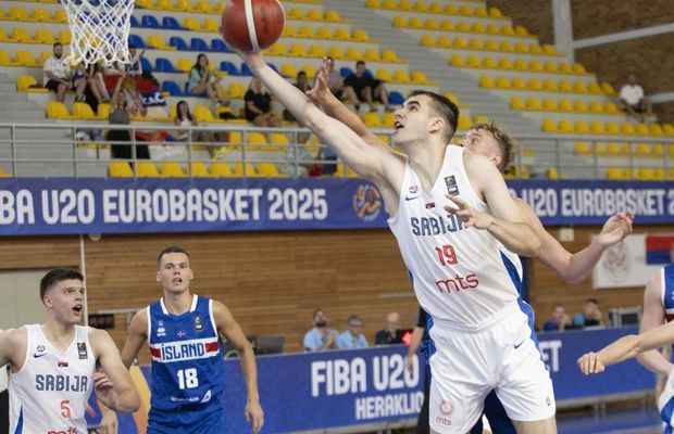 Înaintea duelului direct, adversara lui U-BT Cluj-Napoca a transferat un „uriaș” de 2,22 metri, văzut drept o mare speranță a baschetului din Serbia