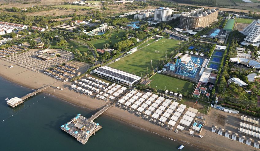 CORESPONDENȚĂ DIN ANTALYA Granzii din Superligă, despărțiți de 20 km » FCSB e într-un complex de top, Dinamo și Rapid pe malul apei, iar Craiova e pe urmele lui Obama și Putin