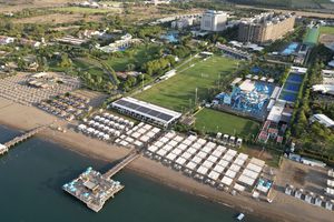 Granzii din Superligă, despărțiți de 20 km » FCSB e într-un complex de top, Dinamo și Rapid pe malul apei, iar Craiova e pe urmele lui Obama și Putin