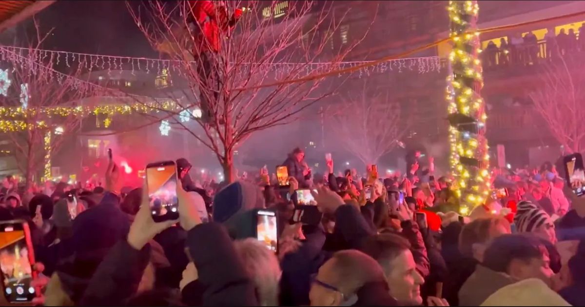 Flori și candele aprinse în memoria victimelor tragediei din Crans Montana