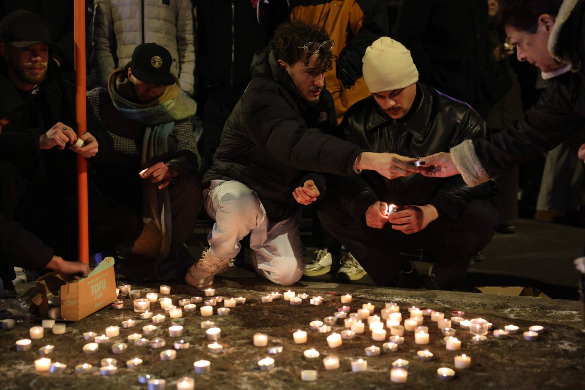 Flori și candele aprinse în memoria victimelor tragediei din Crans Montana