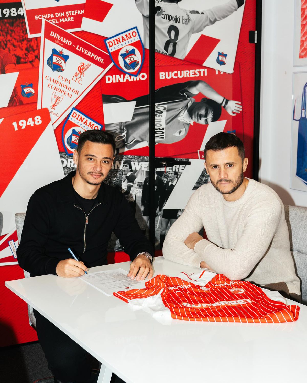 Fail la prezentarea noului transfer al lui Dinamo: „Află în aplicație”, dar aplicația nu funcționa!