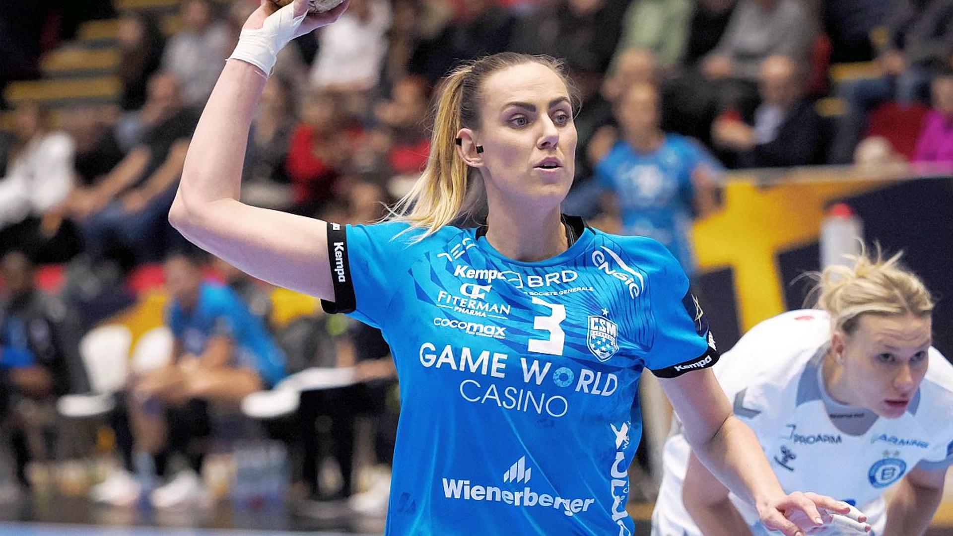 Emilie Arntzen în tricoul SCM Râmnicu Vâlcea, pregătindu-se pentru meci în Liga Florilor, după transferul oficial anunțat. | sursa foto: Gazeta Sporturilor
