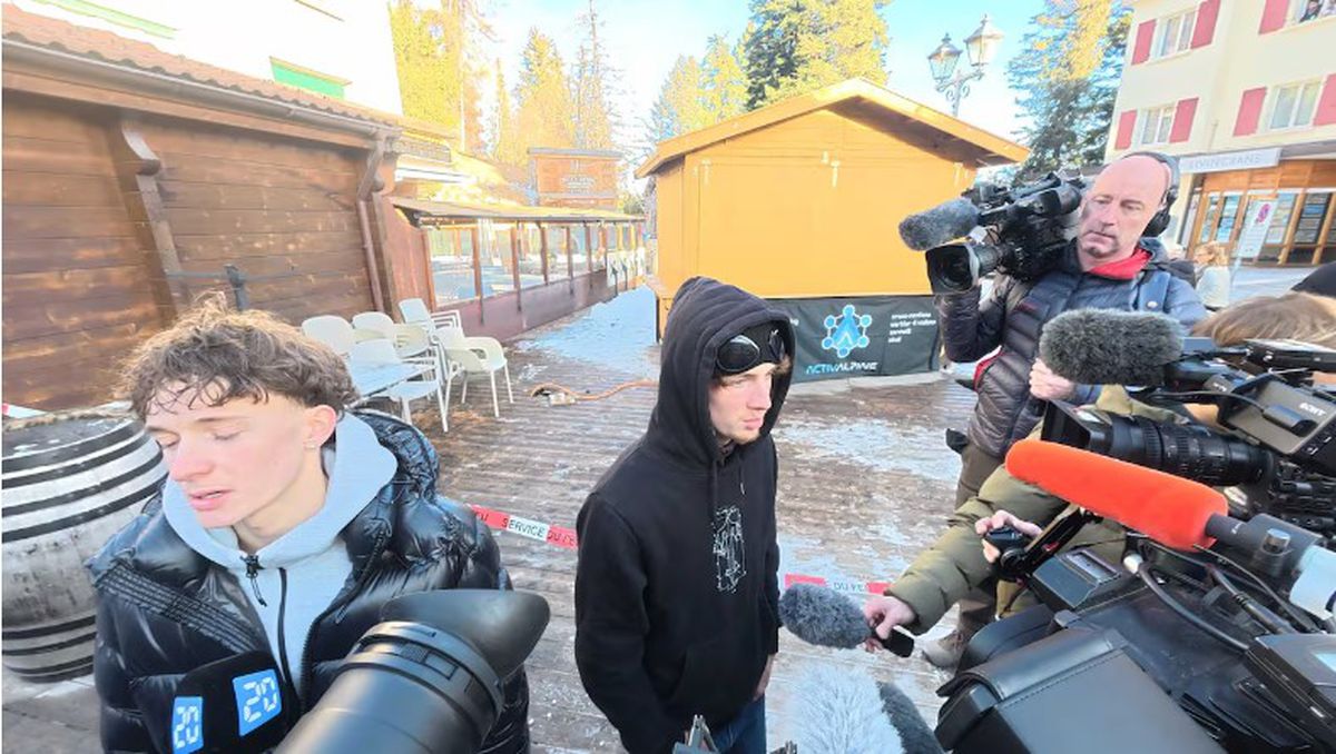 Flori și candele aprinse în memoria victimelor tragediei din Crans Montana