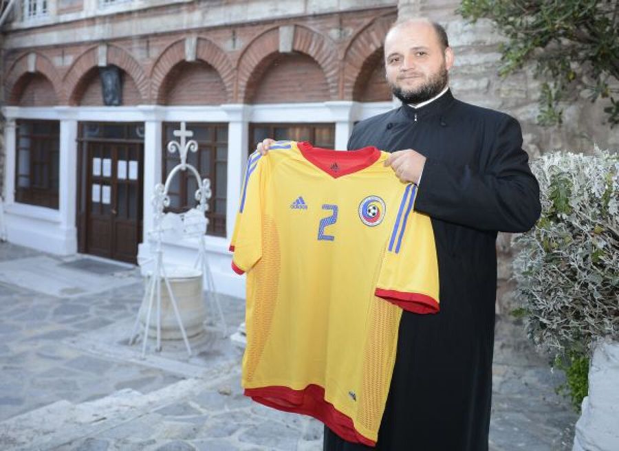 Părintele singurei biserici românești din Istanbul: „Nădăjduim într-o minune! 1-0 pentru domnul Lucescu”