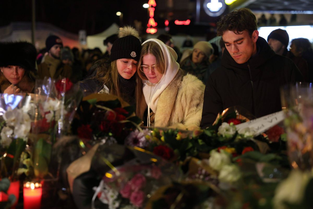 Flori și candele aprinse în memoria victimelor tragediei din Crans Montana