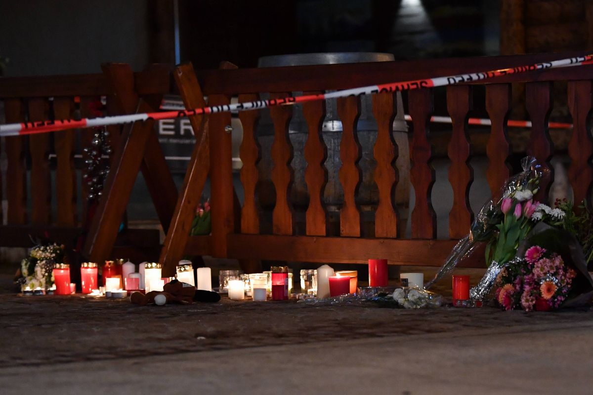 Flori și candele aprinse în memoria victimelor tragediei din Crans Montana