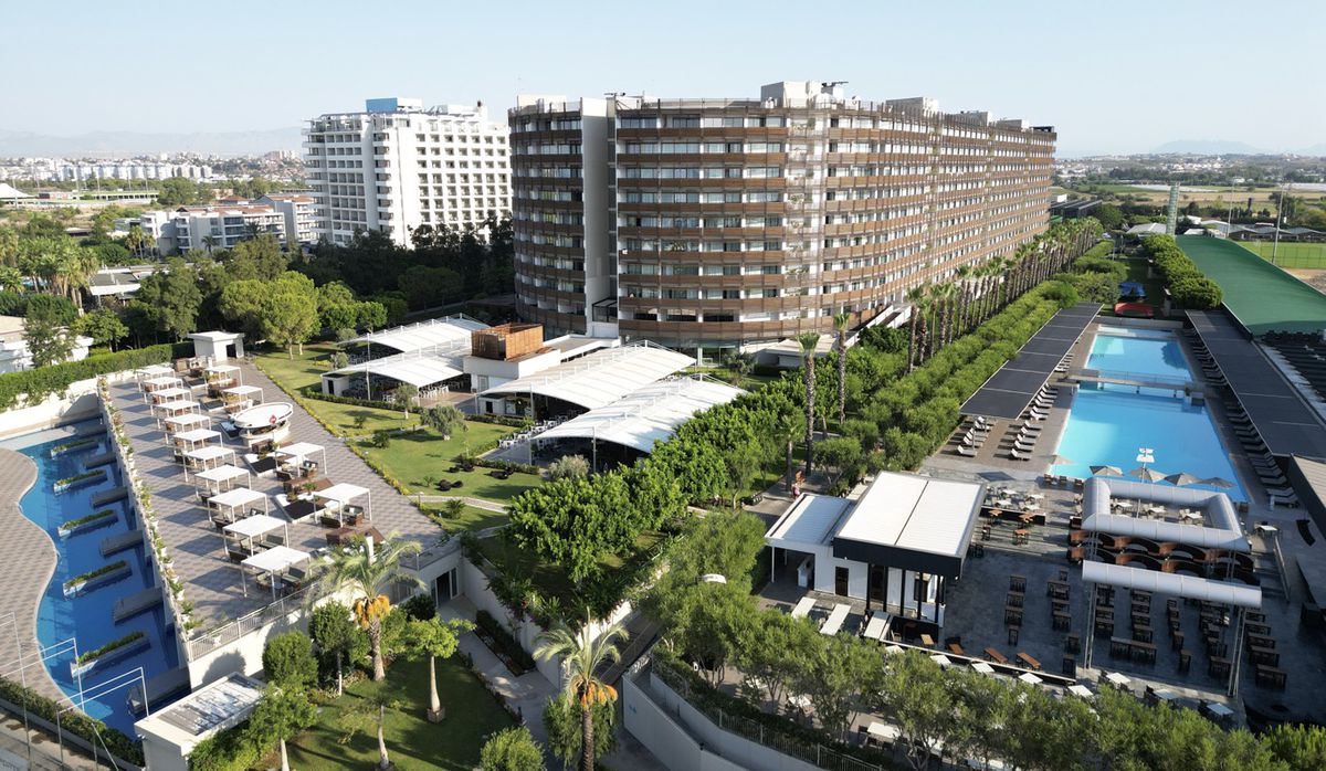 Granzii din Superligă, despărțiți de 20 km » FCSB e într-un complex de top, Dinamo și Rapid pe malul apei, iar Craiova e pe urmele lui Obama și Putin