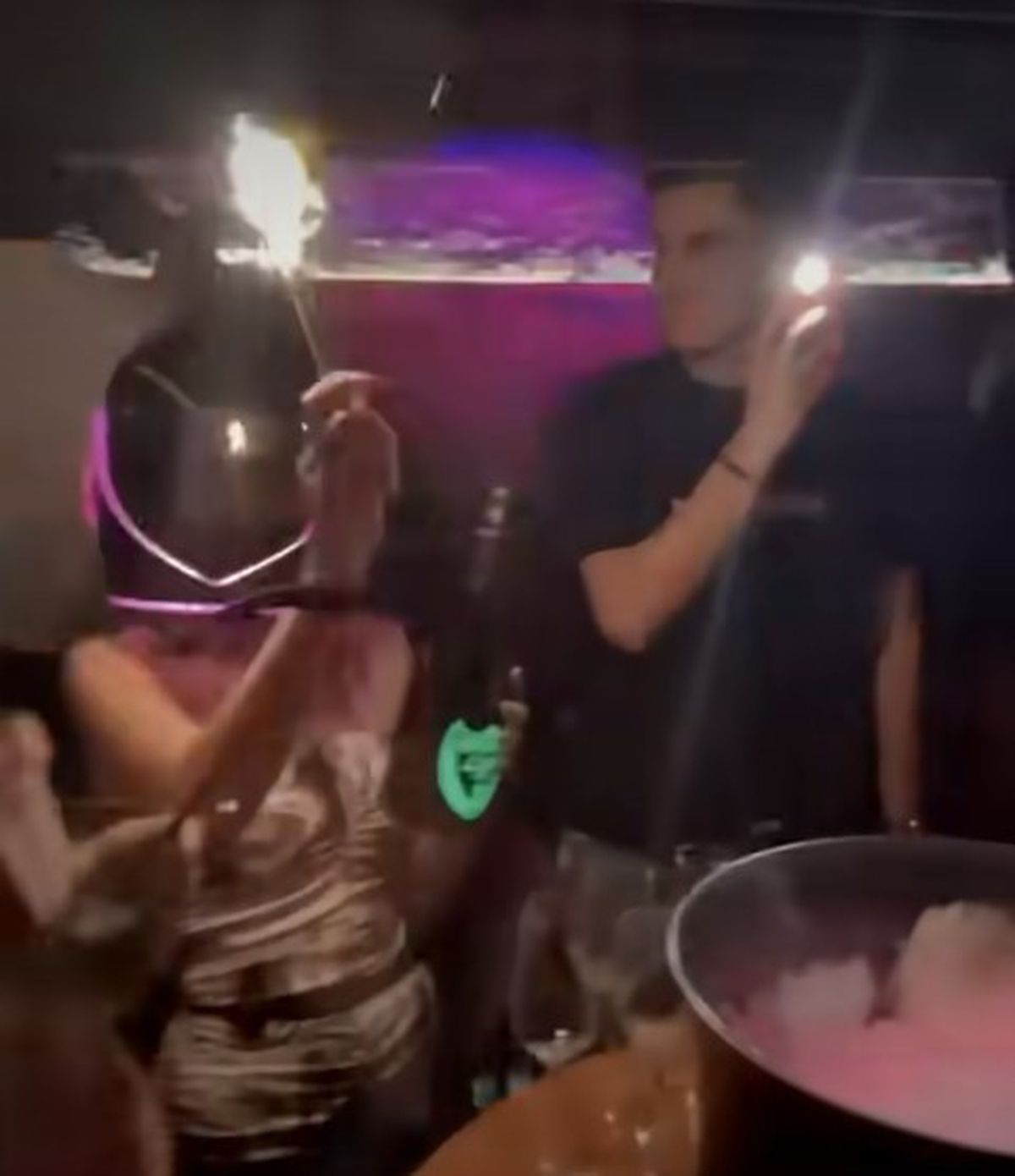 Flori și candele aprinse în memoria victimelor tragediei din Crans Montana