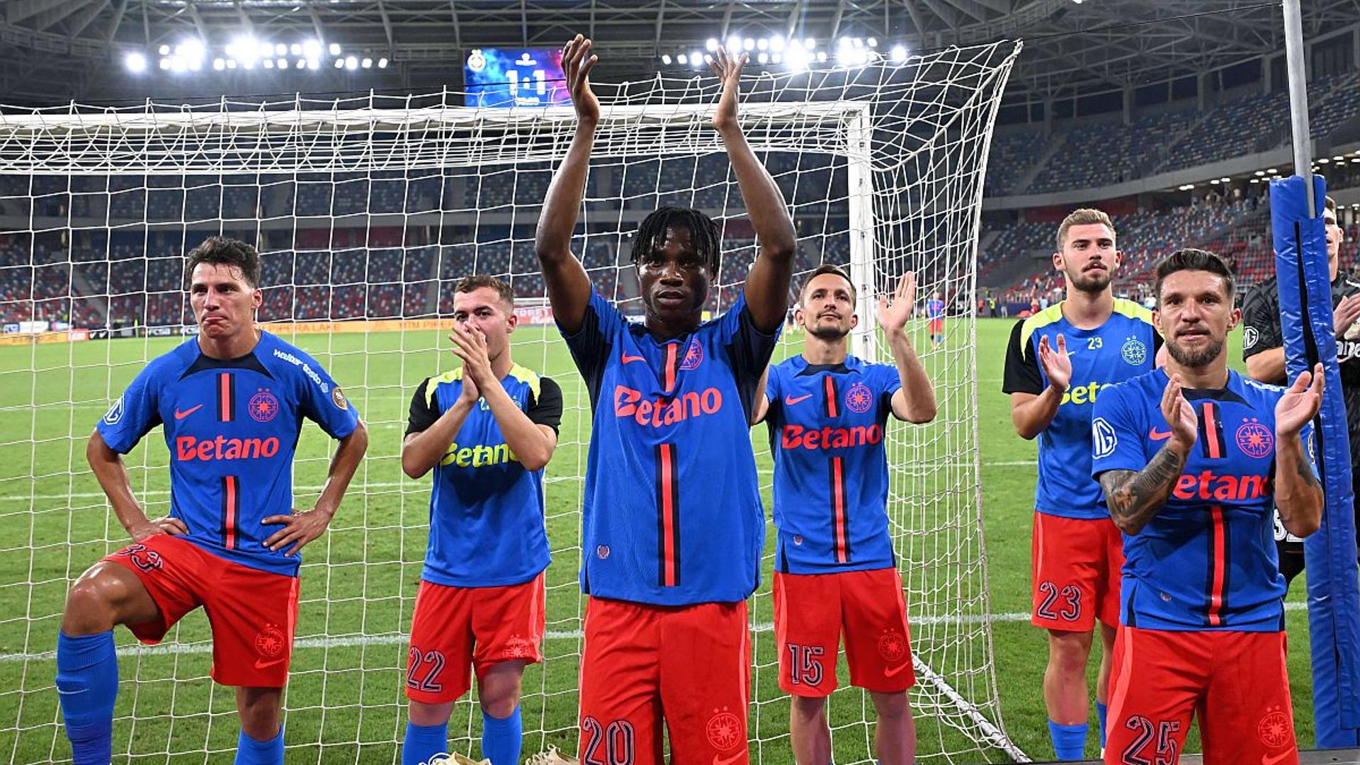 Andrei Pandele în tricoul Chindiei Târgoviște pe teren, prezentat oficial după transferul în Liga 2 fotbal | sursa foto: Gazeta Sporturilor