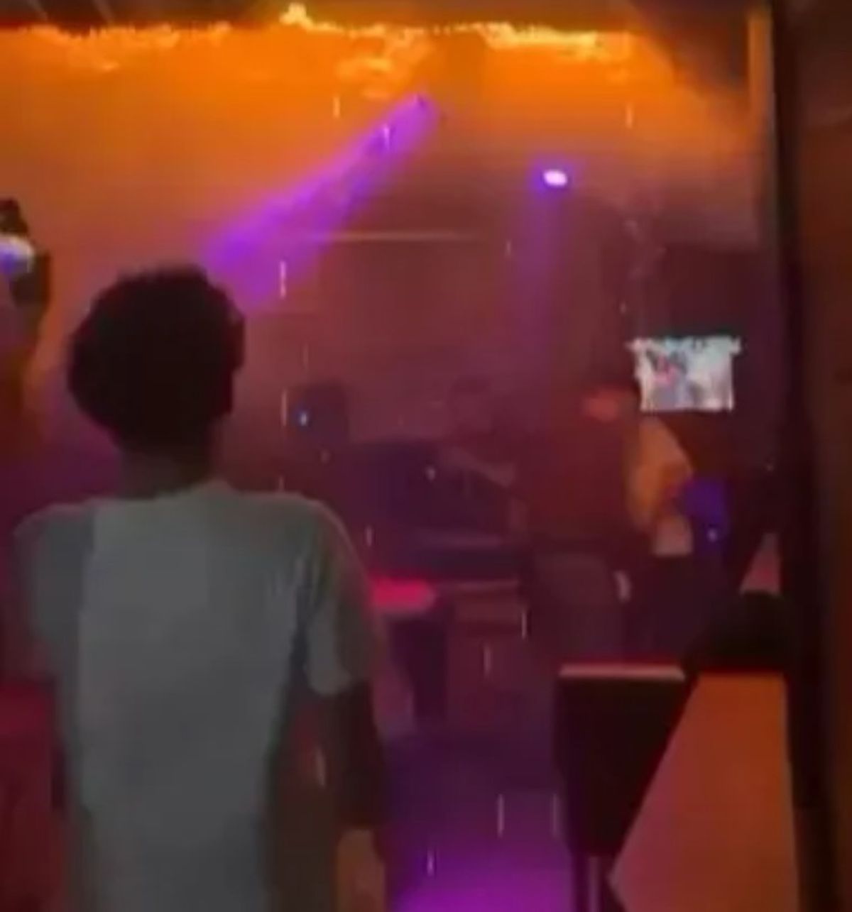 Flori și candele aprinse în memoria victimelor tragediei din Crans Montana