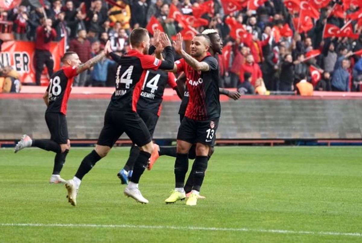 GAZIANTEP - SIVASSPOR 5-1 // Marius Șumudică, la picioarele lui Alexandru Maxim: „Rar mi-a fost dat să văd așa ceva”