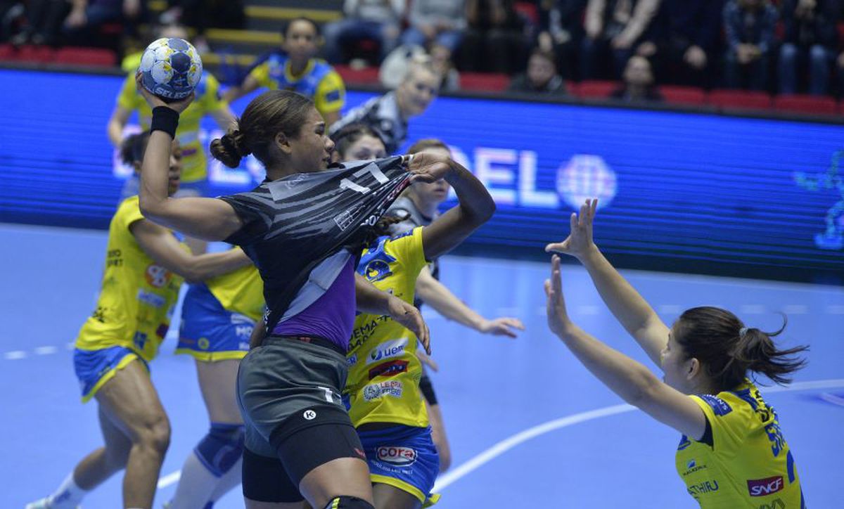 Vipers Kristiansand - CSM București // Adrian Vasile explică schimbarea radicală de atitudine a „tigroaicelor”: „Vreau să cred că asta e fața echipei mele”