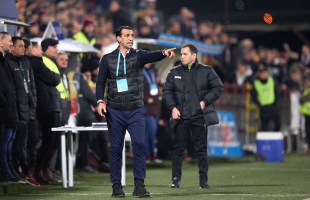 CFR CLUJ - FCSB // Bogdan Vintilă, idee revoluționară în derby: sistem cu 3 fundași centrali pus în practică după pauză