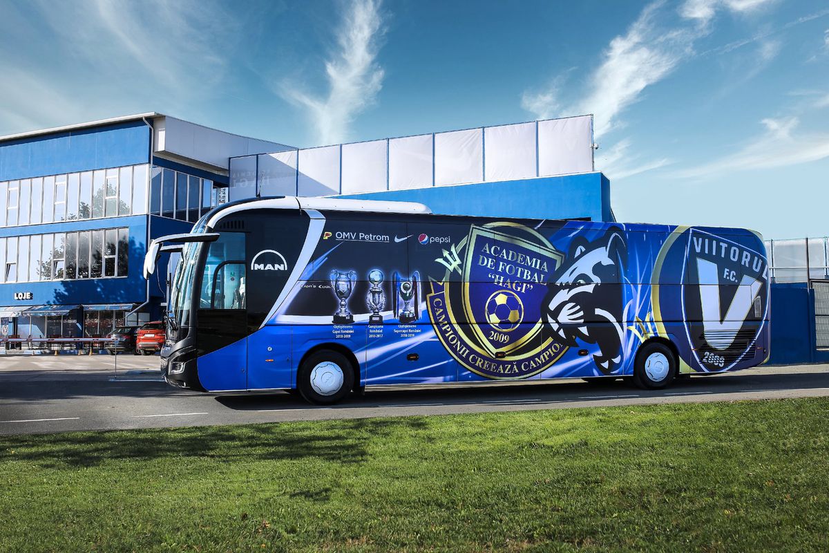 FOTO Viitorul, ca Bayern și Barcelona! Cadou de lux pentru clubul lui Gică Hagi