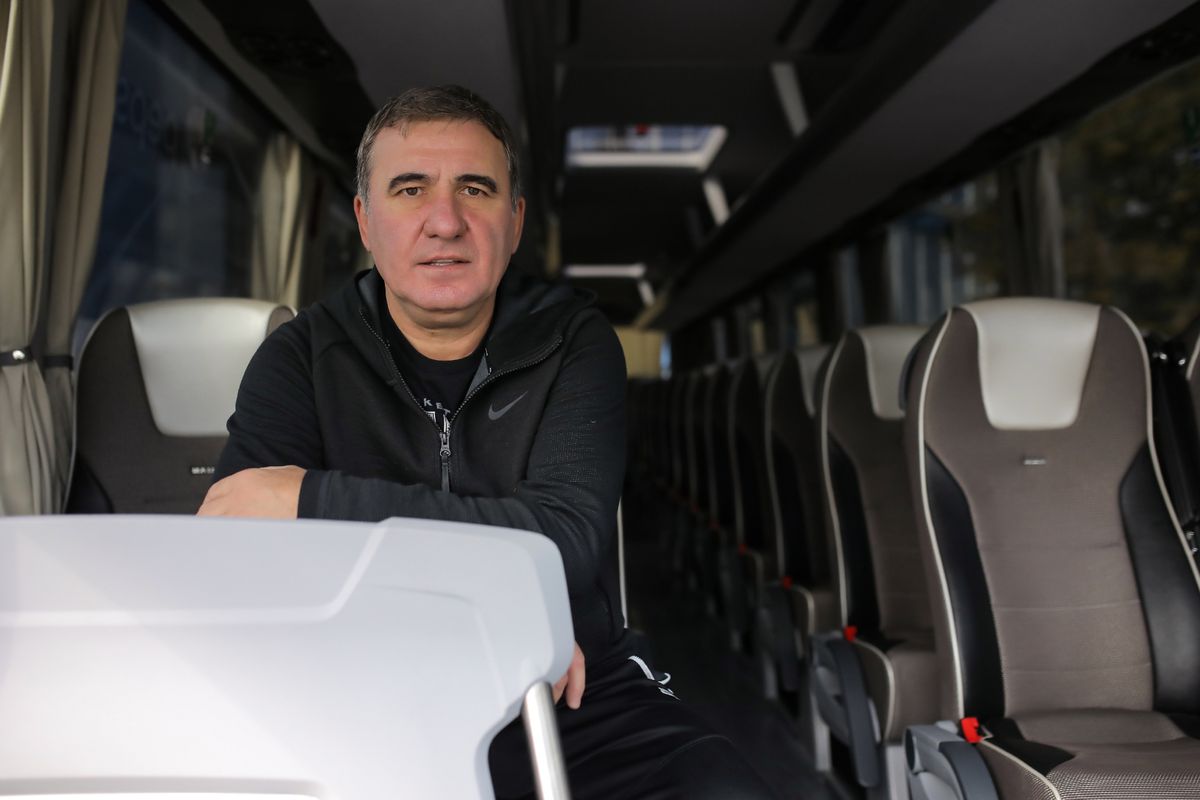 FOTO Viitorul, ca Bayern și Barcelona! Cadou de lux pentru clubul lui Gică Hagi