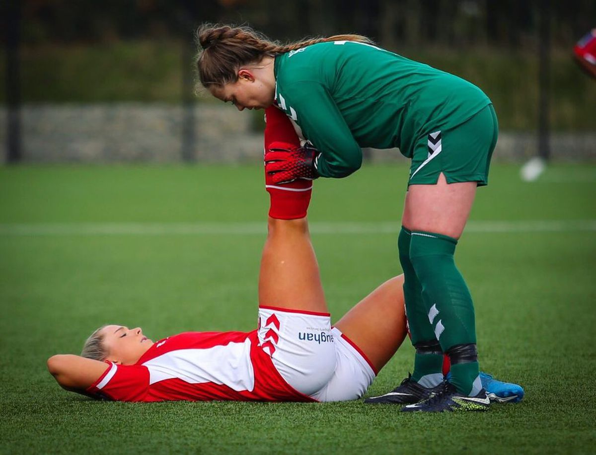 FOTO Cea mai sexy fotbalistă de la Charlton, dată afară după o escapadă cu alcool la volan