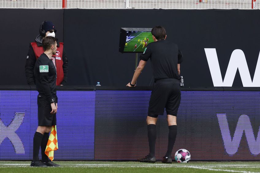 Arbitrul neamț Deniz Aytekin (44 de ani) a avut o ieșire furioasă în presă, urmare a criticilor primite după Mainz - Bayern, scor 0-4, din „optimile” Cupei Germaniei.