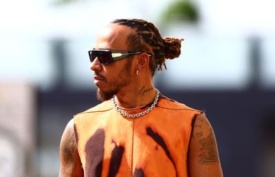 Câți bani va câștiga Lewis Hamilton la Ferrari » Îl surclasează pe Charles Leclerc