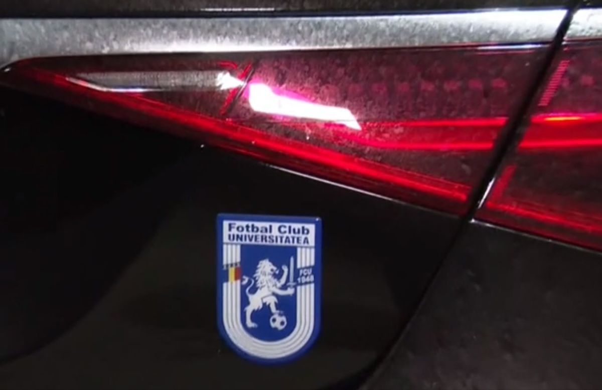 Adrian Mititelu, show înaintea meciului cu Dinamo » Din ce mașină a coborât la stadion