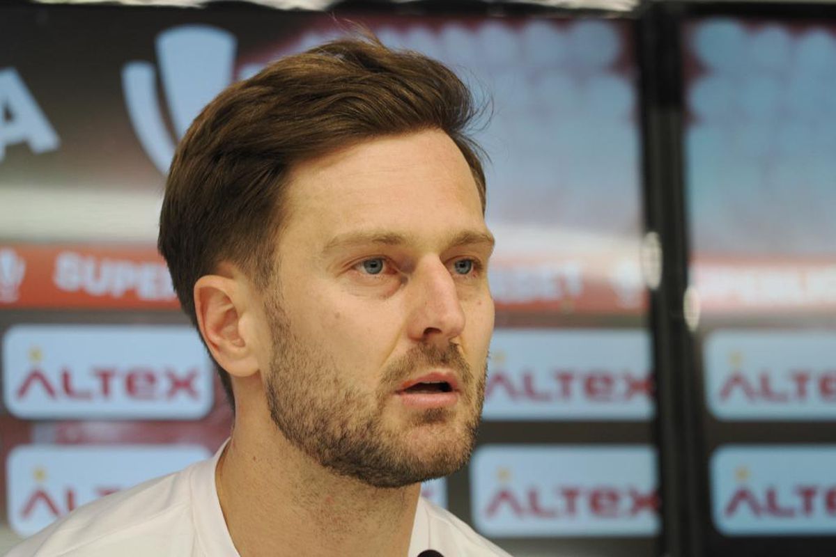 Moment neașteptat în conferința Rapidului » Bergodi și-a prezentat scuzele în numele elevului său: „Nu e corect!”