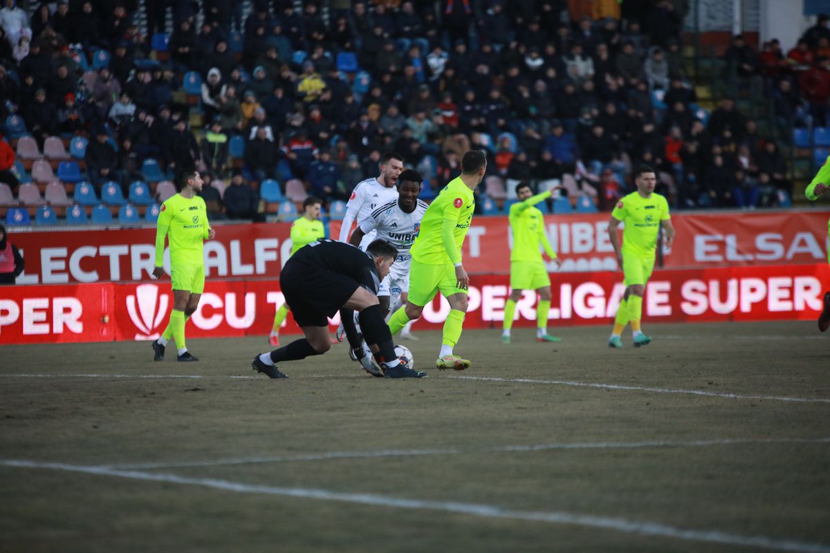 FC Botoșani - Poli Iași 2-1, în etapa #24 » Un gol marcat în prelungiri o duce pe Dinamo pe ultimul loc în Liga 1!