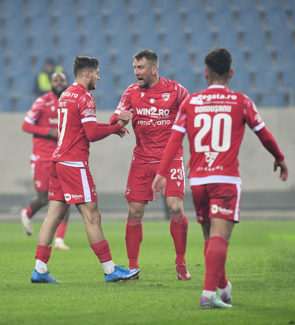 Vise plăcute, Dinamo! Liga 2 te-așteaptă » Bahassa și Bauza au creat artă și duc Craiova lui Mititelu spre zona play-off! Clasamentul ACUM