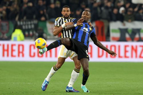 Duel aprig ]n meciul de grad zero, Inter - Juventus  // Foto: Imago