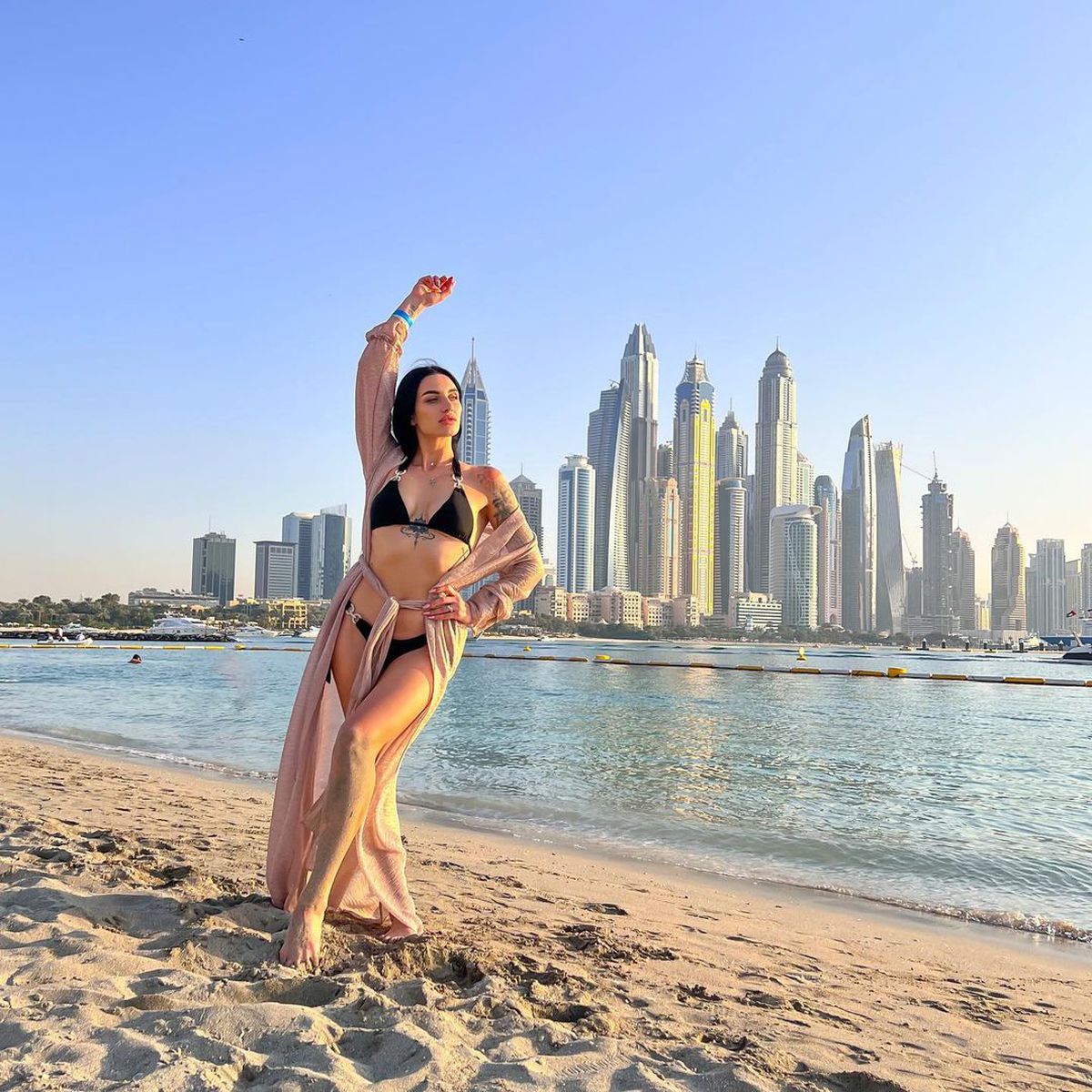 Ana Porgras, topless pe plajă la Survivor All Stars » ProTV a difuzat imaginile cu fosta gimnastă fără sutien