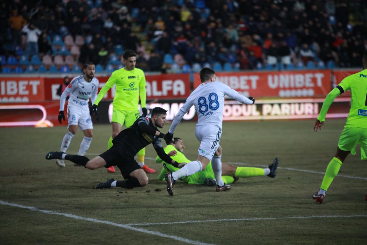 FC Botoșani - Poli Iași 2-1, în etapa #24 » Un gol marcat în prelungiri o duce pe Dinamo pe ultimul loc în Liga 1!