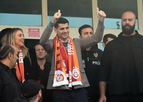 Mii de fani ai lui Galatasaray l-au așteptat pe Alvaro Morata la aeroport