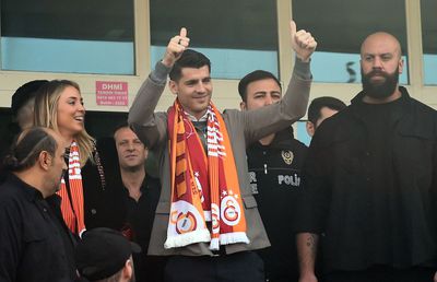Mii de fani ai lui Galatasaray l-au așteptat pe Alvaro Morata la aeroport
