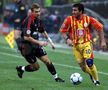 Hagi (Galatasaray), în duel cu Shevchenko (AC Milan)