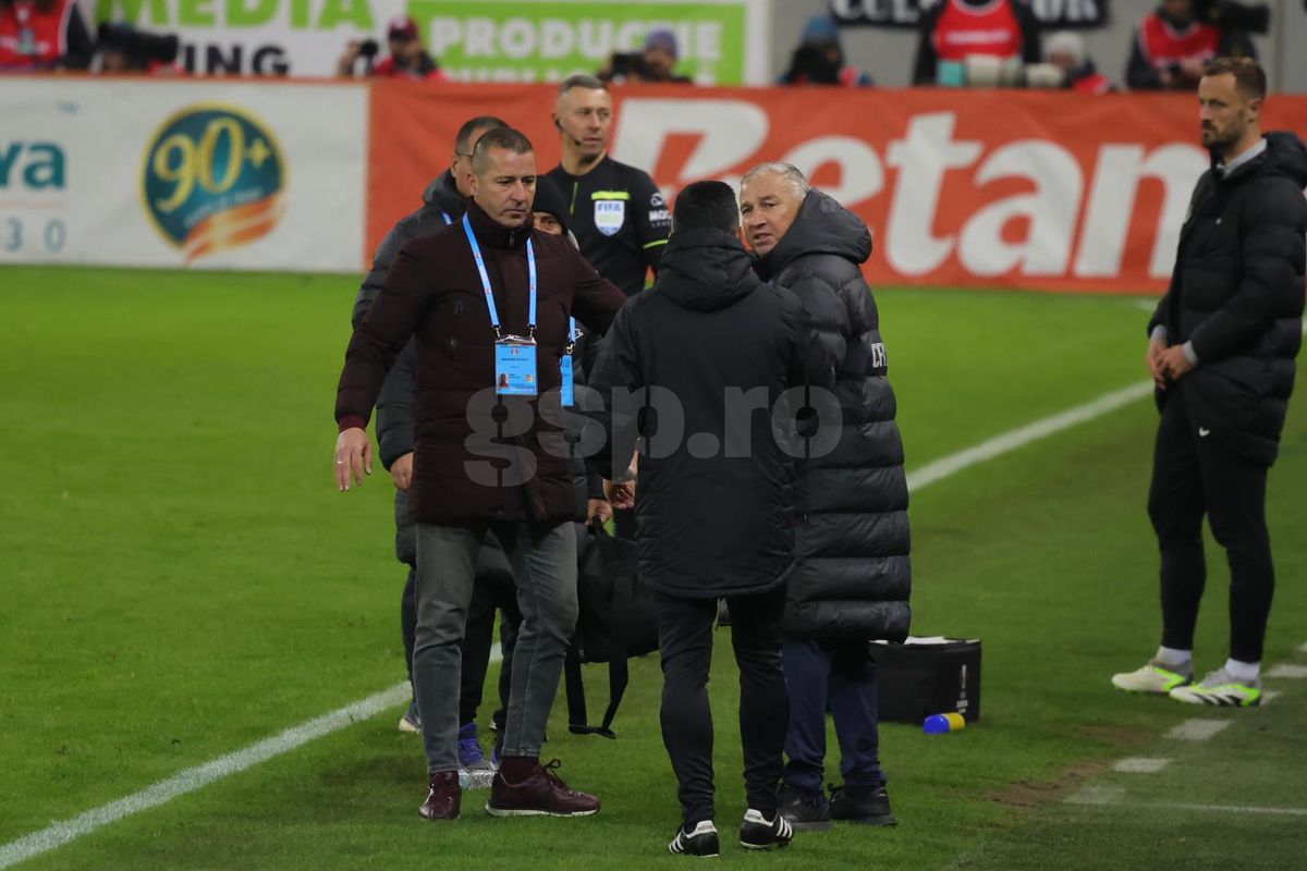 Dan Petrescu, nervos în FCSB - CFR Cluj