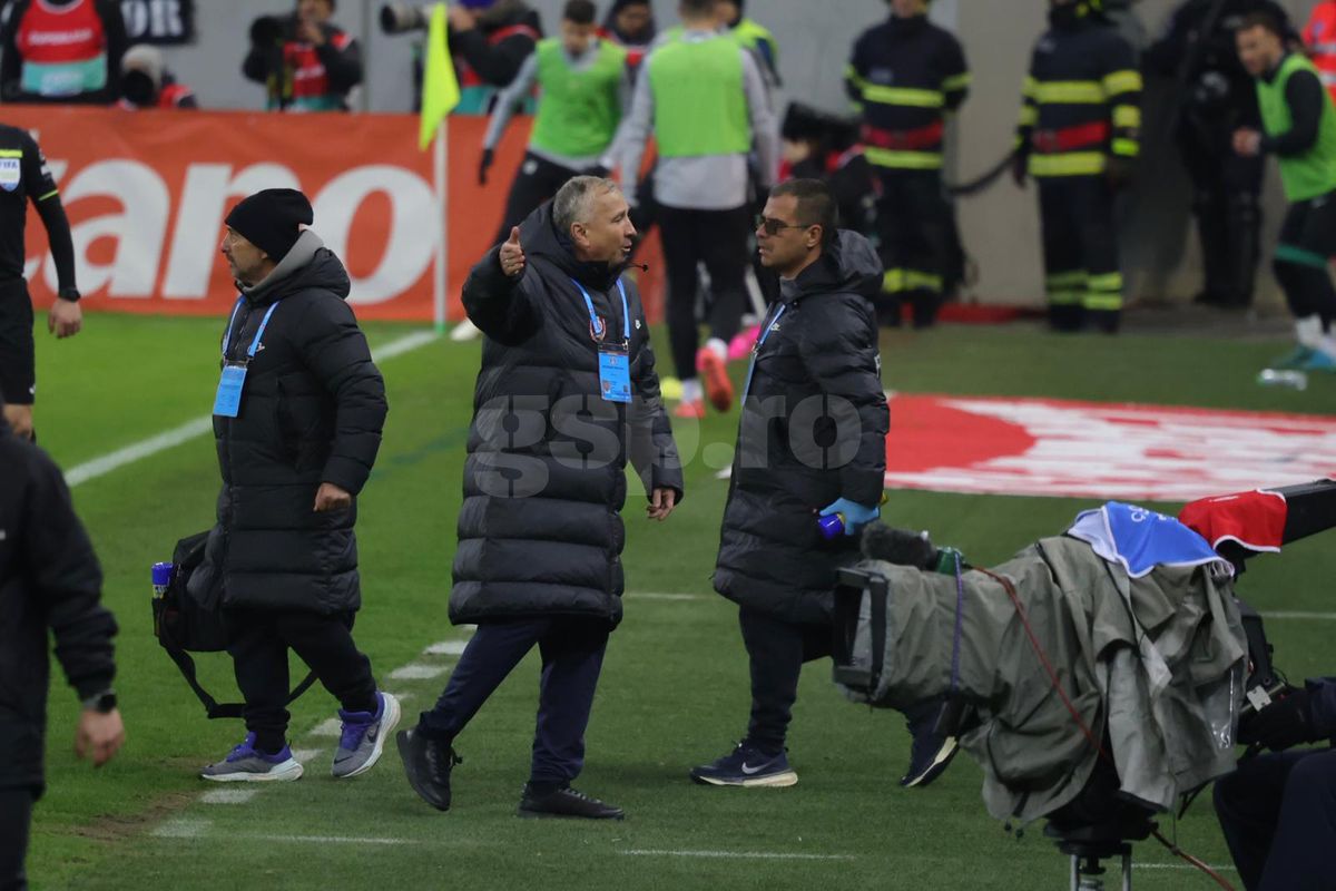 Dan Petrescu, nervos în FCSB - CFR Cluj