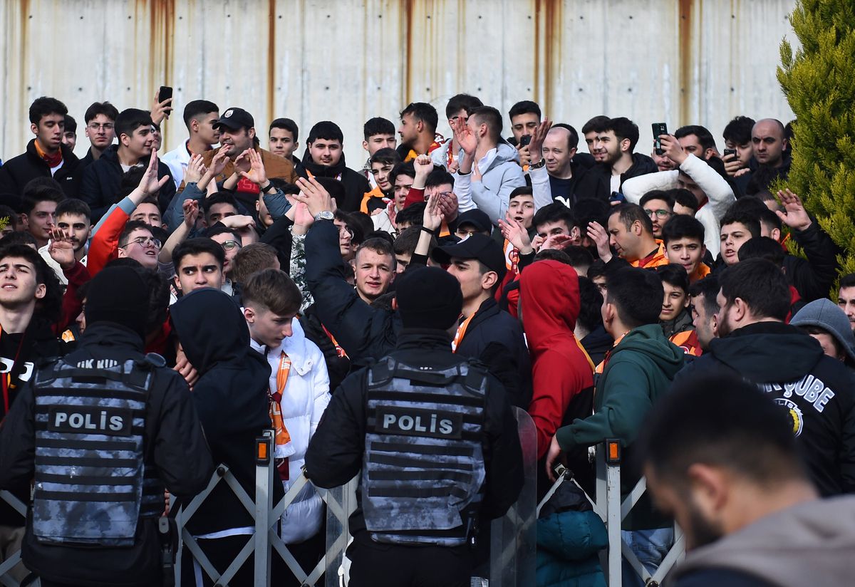 Alvaro Morata întâmpinat de fanii lui Galatasaray