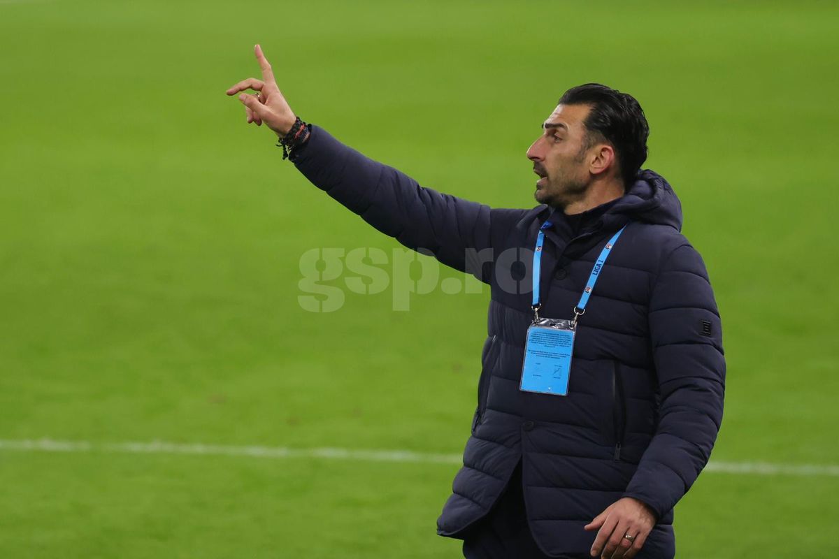 Dan Petrescu, nervos în FCSB - CFR Cluj