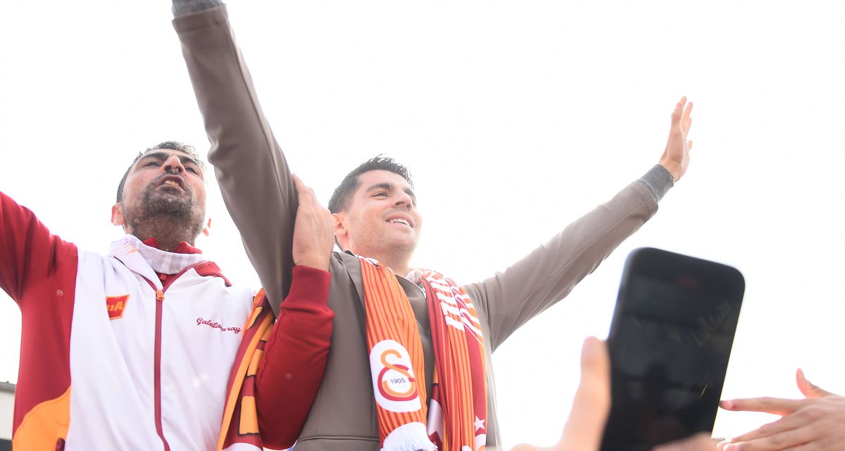 Mii de fani ai lui Galatasaray l-au așteptat pe Alvaro Morata la aeroport