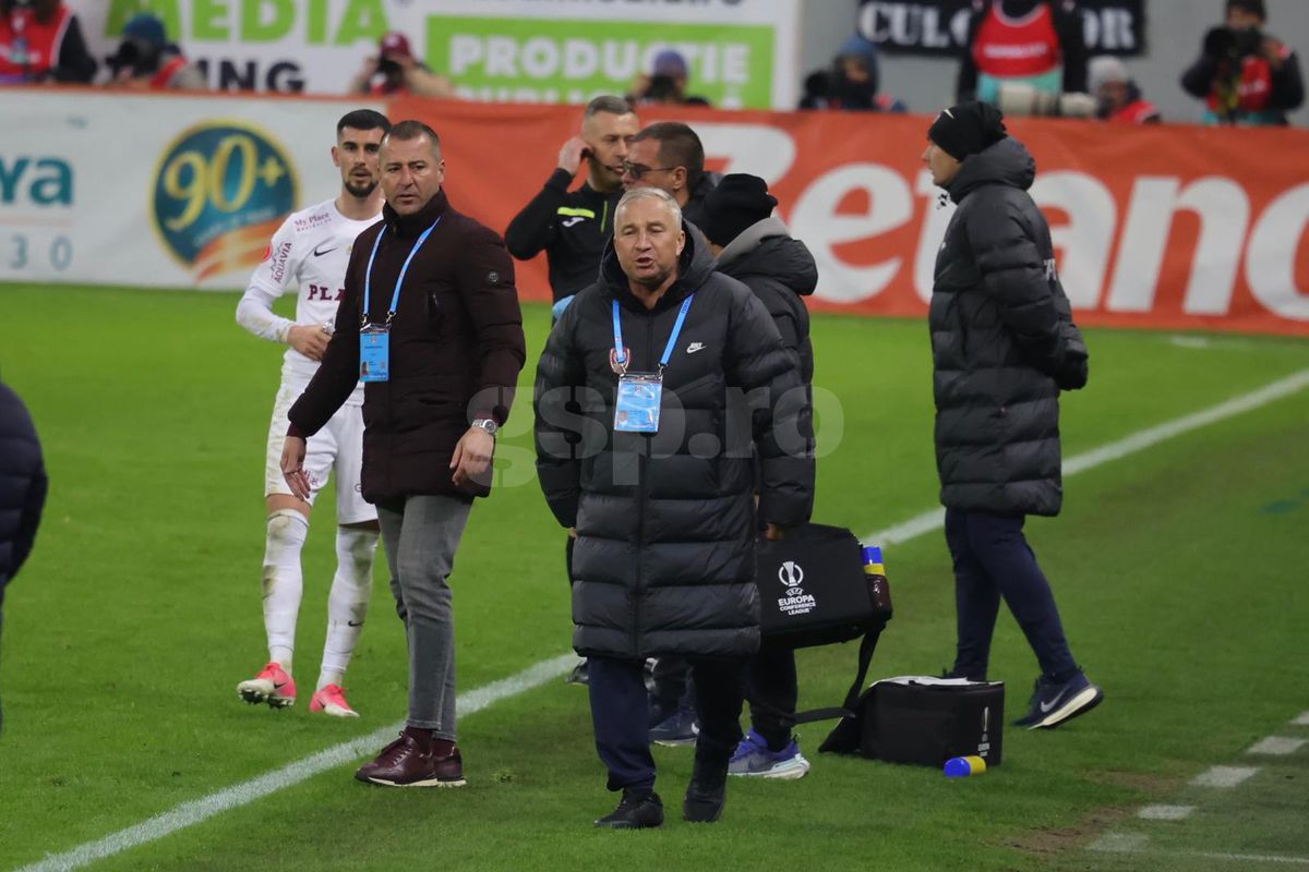 Dan Petrescu, nervos în FCSB - CFR Cluj